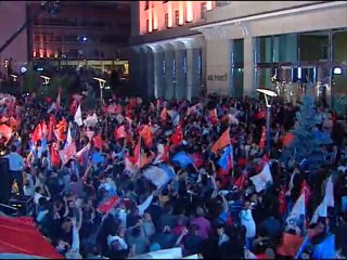 AK Parti yüzde 50 ile birinci parti oldu Başbakanın Meşhur Balkon Konuşması - 3