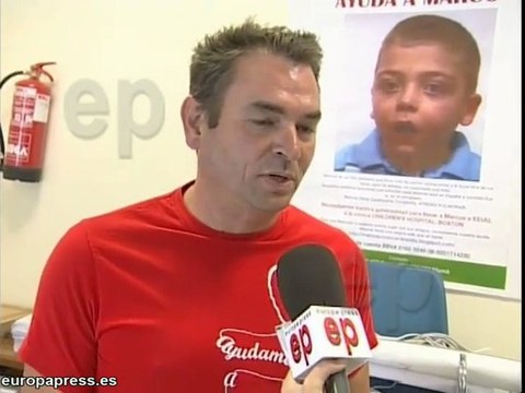 Piden ayuda para curar a su hijo