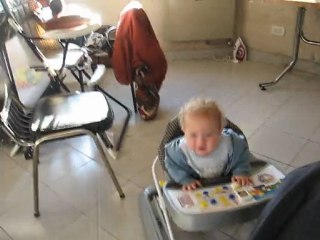 Dante Valentino bailando la bomba loca