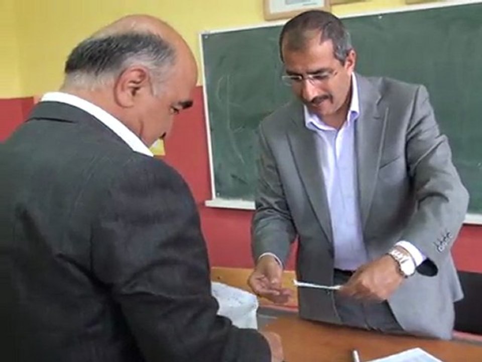 Başkan Yıldırım Oy kullanırken 3 [Talas Belediyesi]