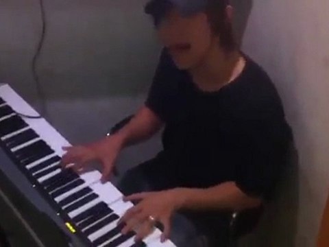 Jungkyun FEAT Yujin - One Last Cry (piano and funny version)