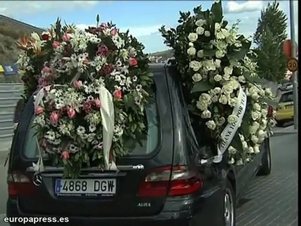 Amigos y familiares acuden al funeral de la panadera