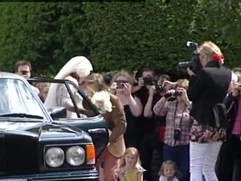 Lily Allen marries Sam Cooper