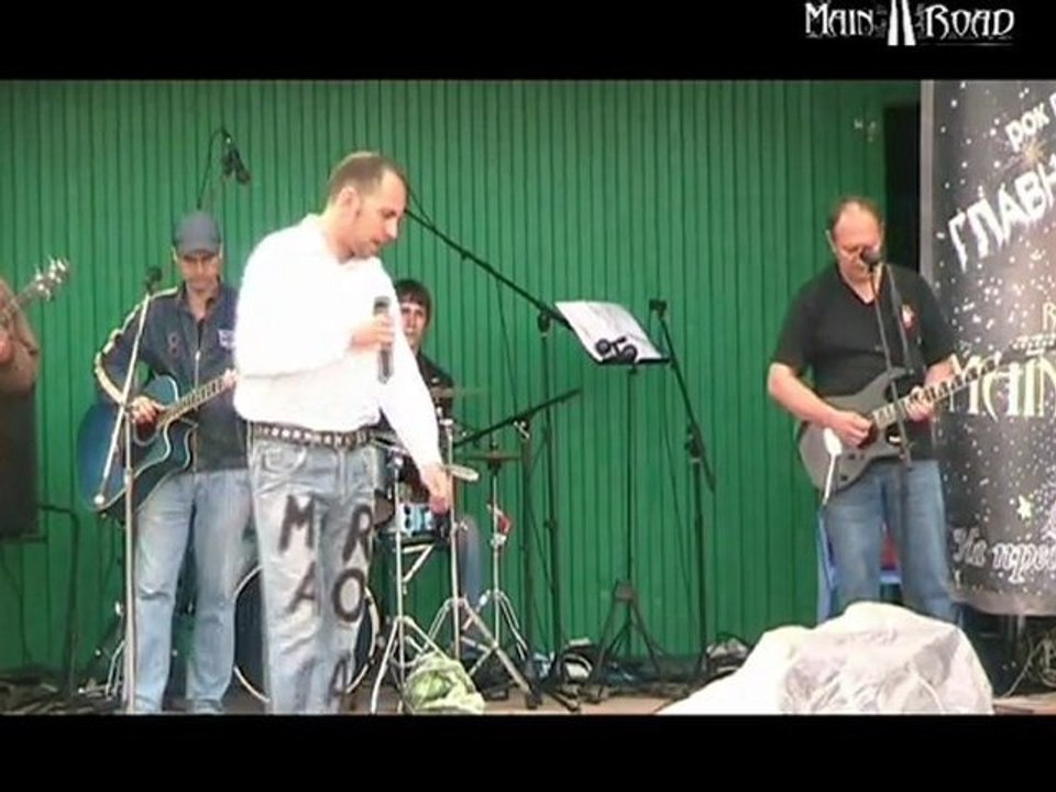 Главная дорога в парке Дубки