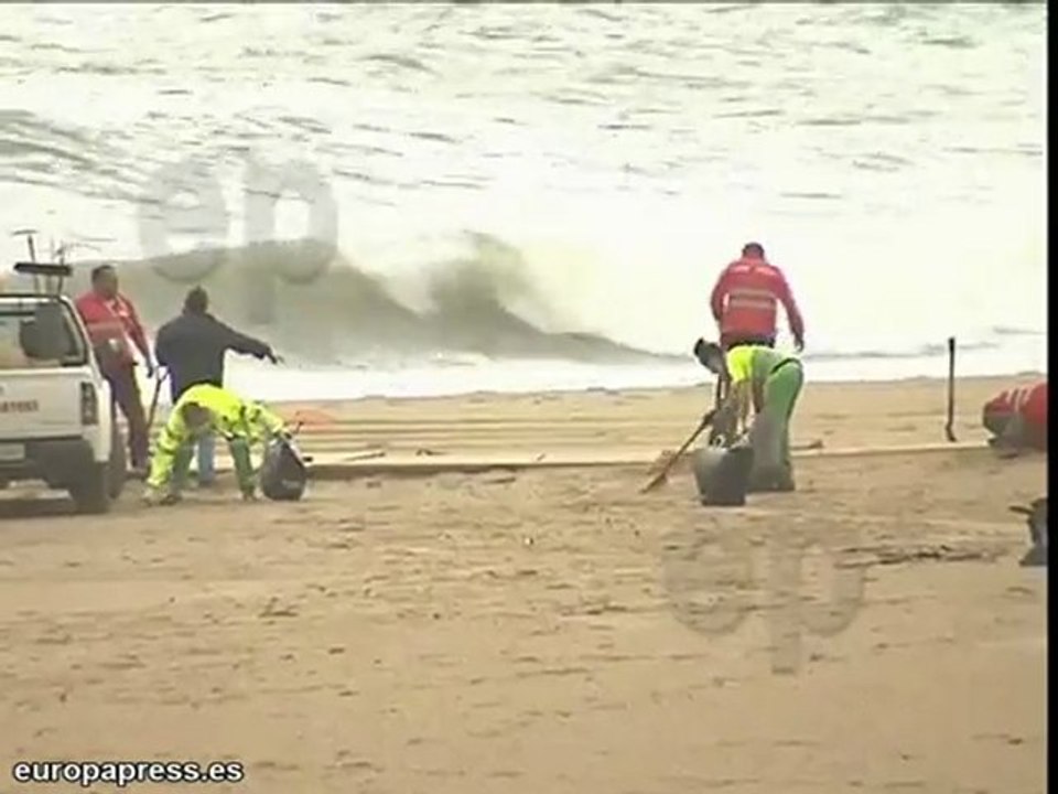Limpian los destrozos del temporal