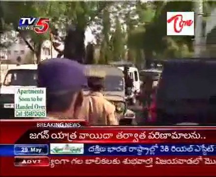 YS Jagan meets Governor E S L Narasimhan at the Raj Bhavan