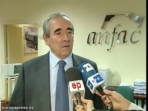 Caen un 37 por ciento las ventas de coches