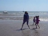 Juin 2011 - Noirmoutier, petit choré sur la plage des dames avec les filles