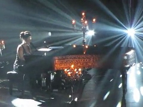 Caged Bird + Piano (Fallin') Alicia Keys Acoustic Live Paris Piano And I Concert