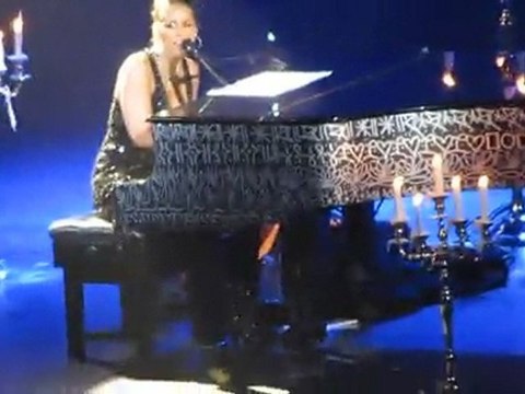 How Come You Don't Call Me Alicia Keys Acoustic Live Paris Piano And I Concert