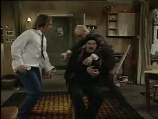 Bottom 2x03 Burglary