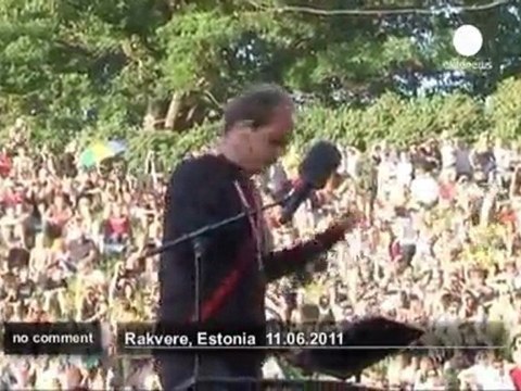 Punk choir gives anarchy some harmony - no comment