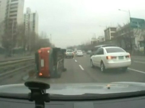 Авария малолитражки,дтп/Auto crash(strangeworlds.at.ua)