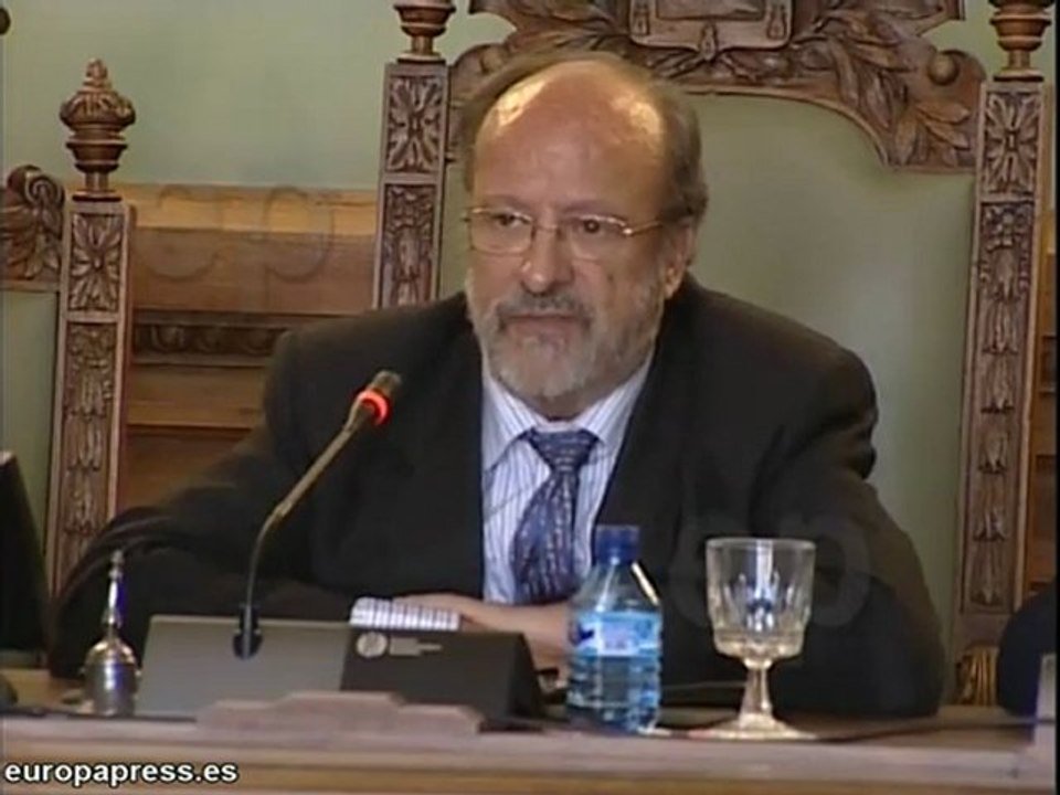 Desalojados por sacar tarjeta roja a De la Riva