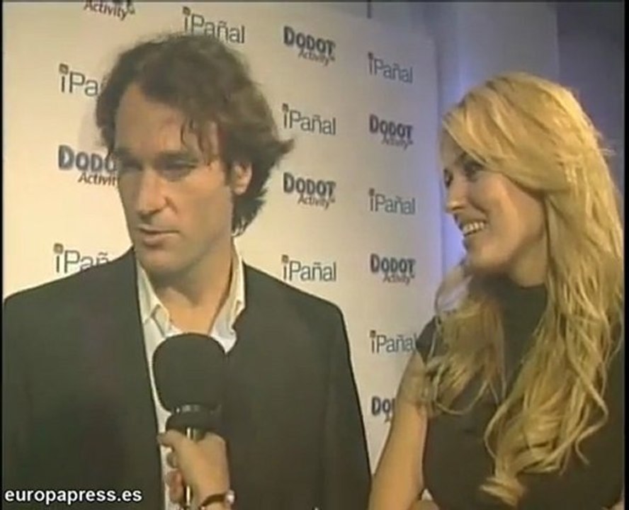 Carolina Cerezuela y Carlos Moyá presentan pañal