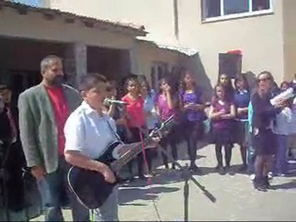 GÖKSU KELLECİnin 23 NİSAN CANLI 60 ncı  YIL İLKÖĞRETİM OKULUnda CANLI PERFORMANSI (İYİ DÜŞÜN TAŞIN)