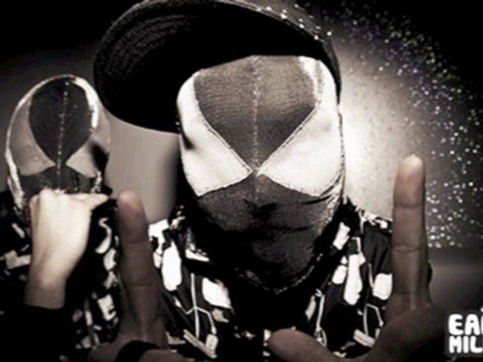 Something A La Mode - Versailles No Bara (The Bloody Beetroots Remix)