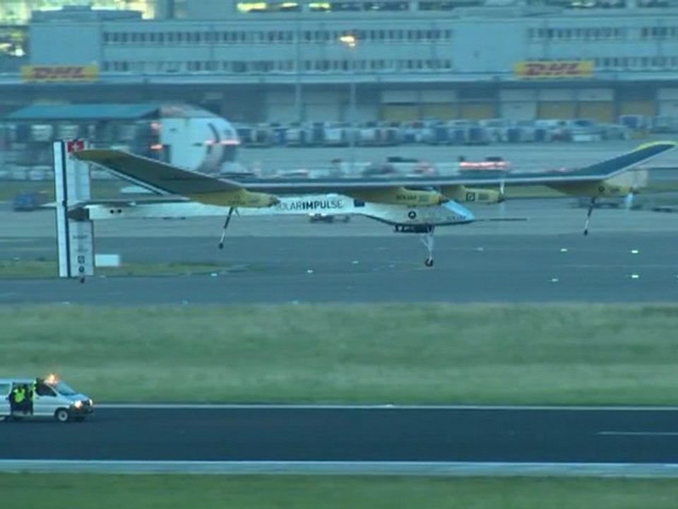 L'avion solaire belge Solar Impulse a décollé vers Paris