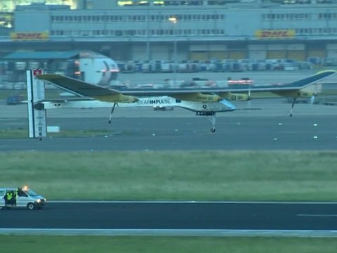 L'avion solaire belge Solar Impulse a décollé vers Paris