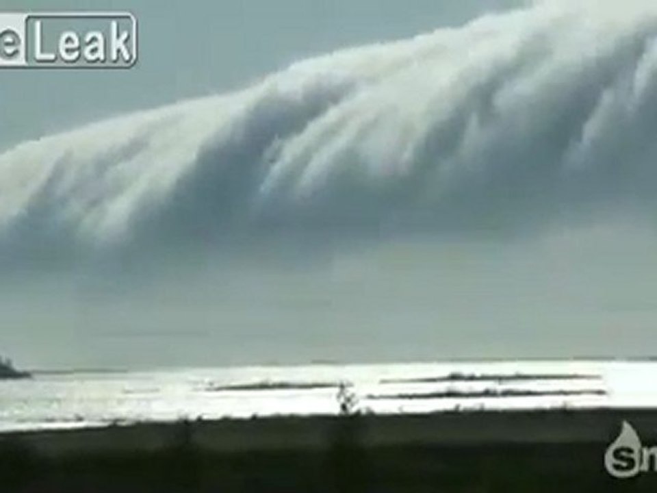 Strange rollende Wolke