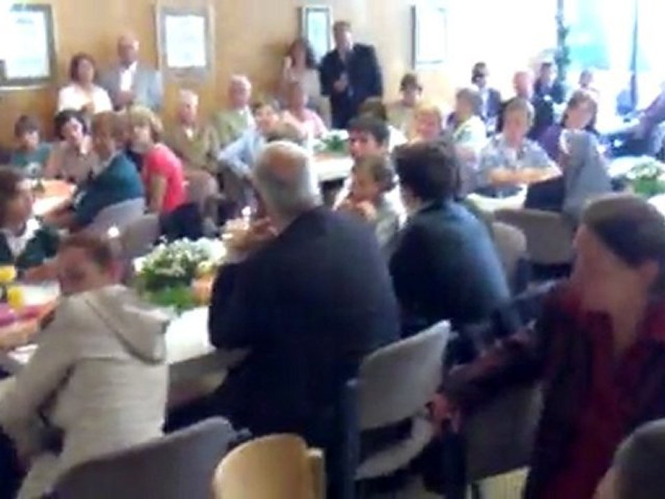 remise des cadeaux à Gordon Richardt,