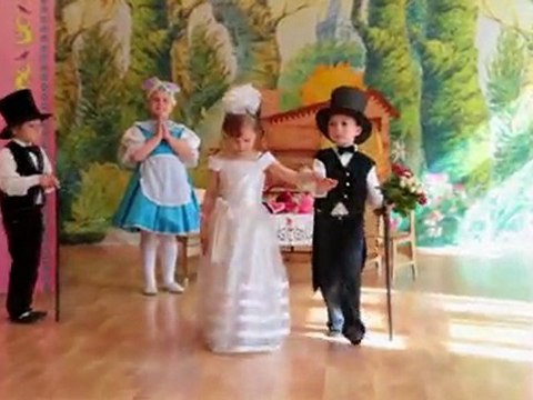 Свадьба Крота и Дюймовочки на спектаке в детском саду Солнышко