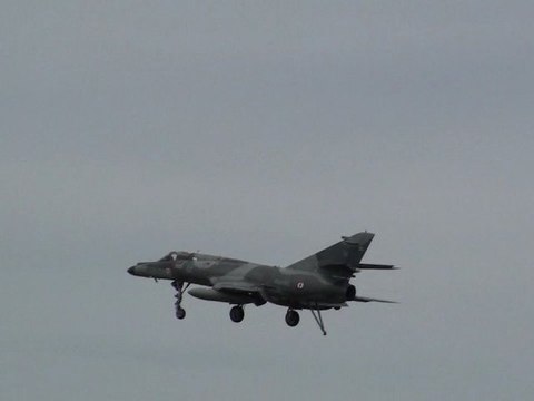 SUPER ETENDARD MODERNISE MEETING FERTE-ALAIS 12-06-2011 HD