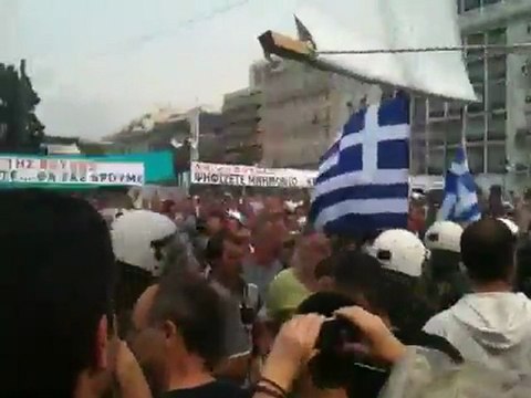 Ένταση στο Σύνταγμα