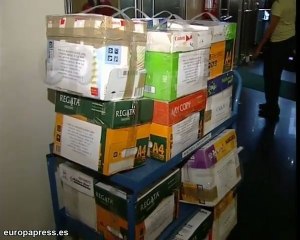 Familia de Marta entrega firmas por un referéndum