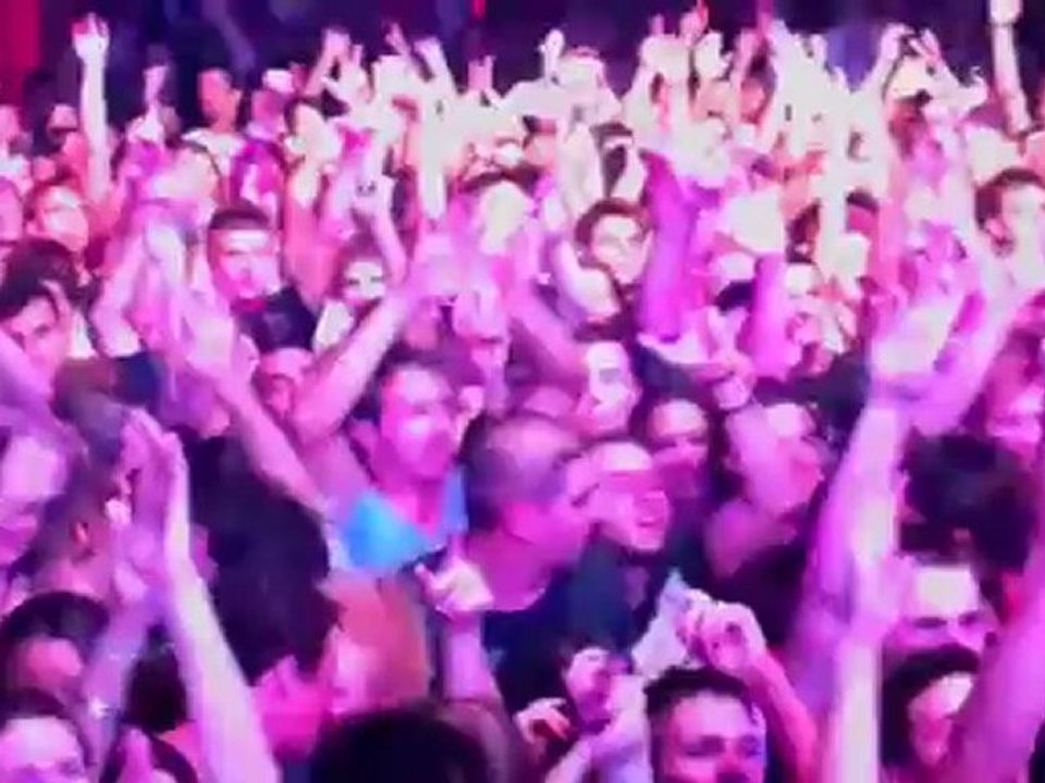 Calvin Harris - Awooga - LIVE