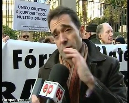 Afectados se manifiestan por la estafa de Fórum