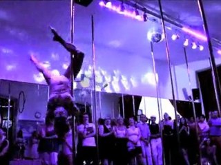 Circus agency presents Lady Pole