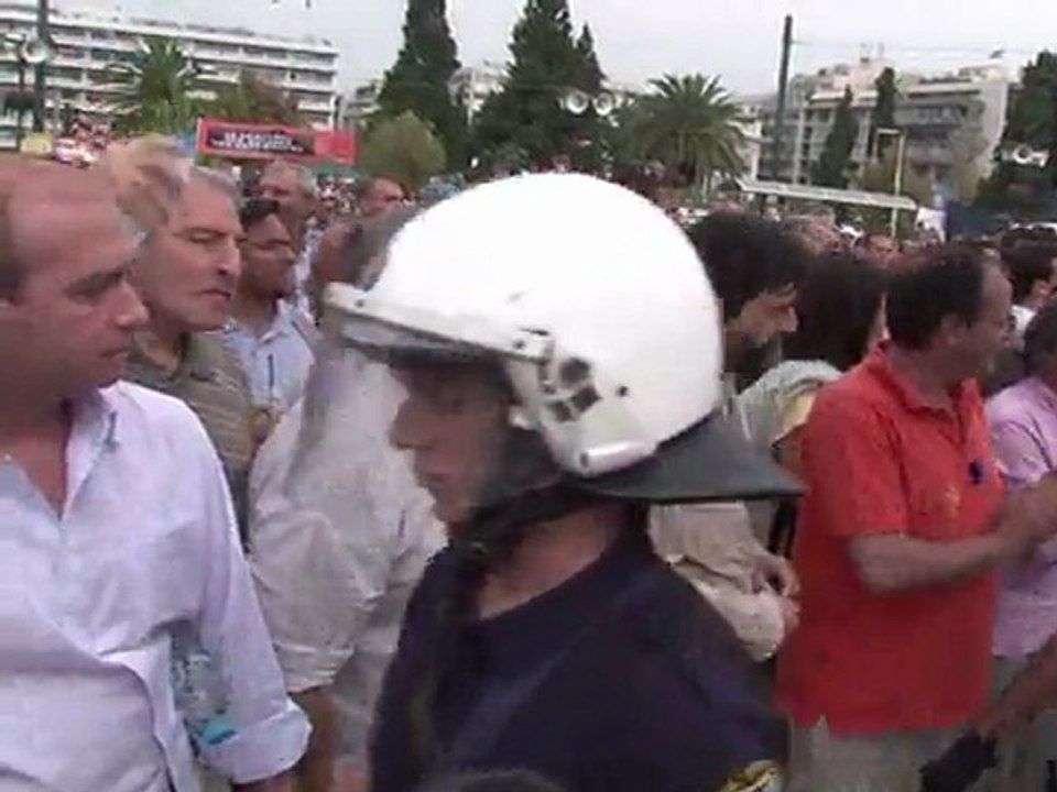 Verletzte bei Krawallen um Sparpaket in Athen