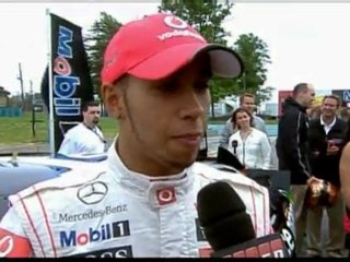 Lewis Hamilton tries Nascar
