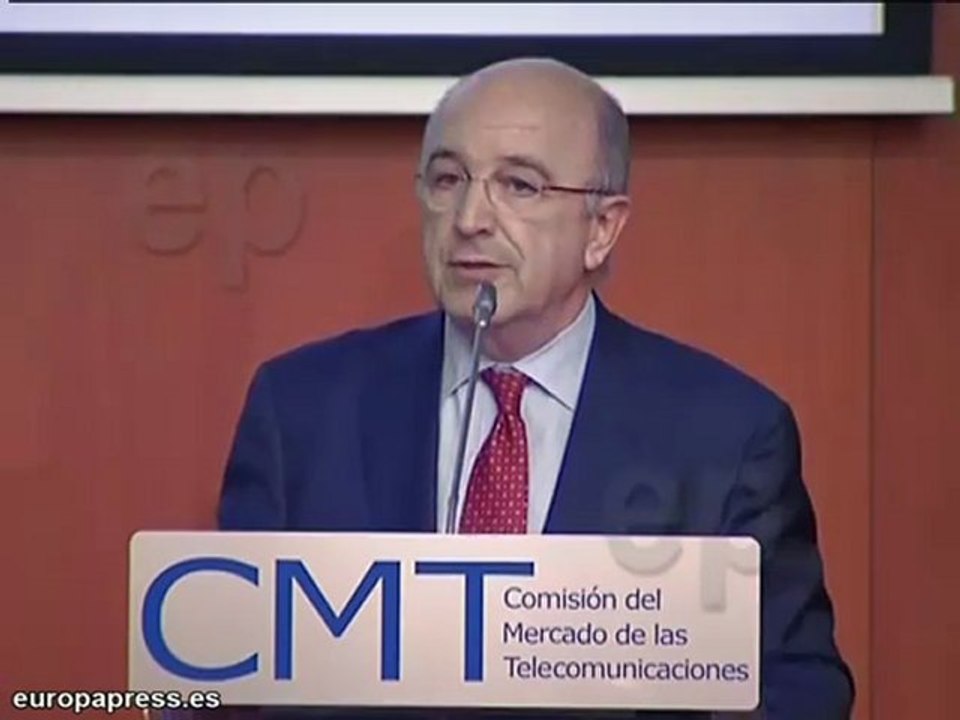 Almunia defiende las inversiones públicas.