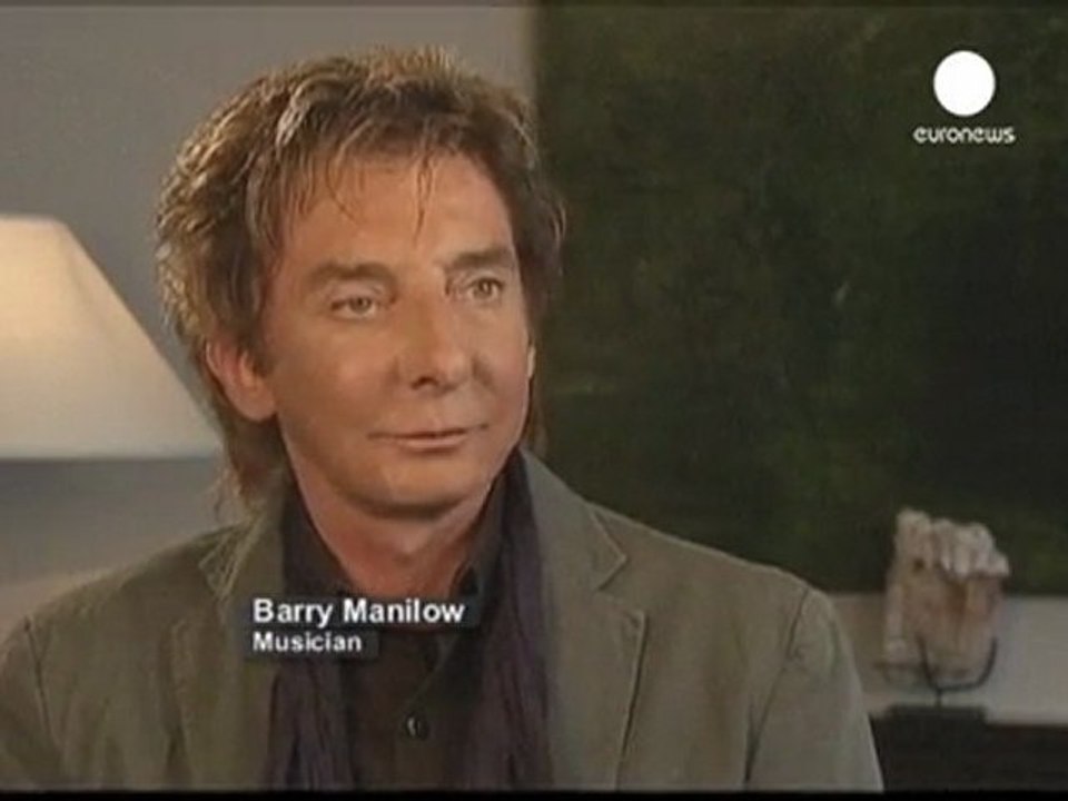 Barry Manilow hala sahnede