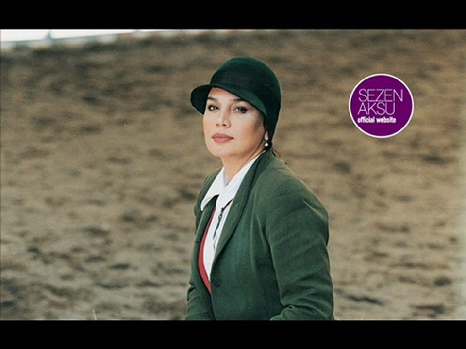 SEZEN AKSU ARKADAŞ ŞARKISINI DUYUNCA (ÖPTÜM)