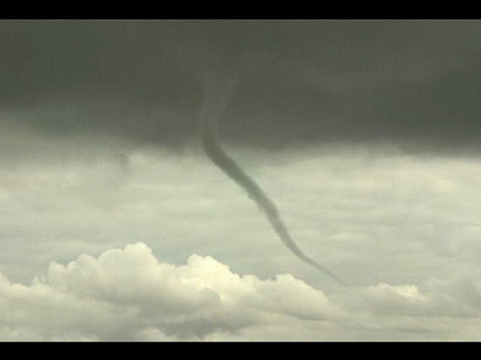 Tornade en France le 14 juin 2011 à 15hoo UTC dans l'Eure (27)
