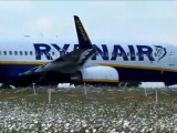 Take off boeing 737 RYANAIR Limoges airport with ATC [HD]