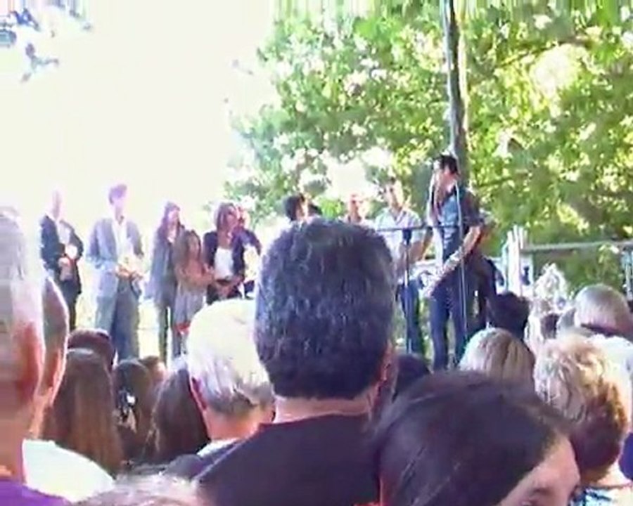 Mr  le maire fait un discours