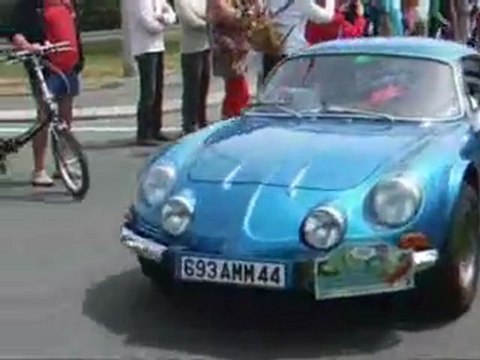 La Trinité sur mer - Tour de Bretagne 2011 des véhicules anciens part.1