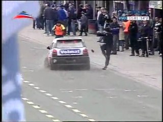 Patada y Piñas en el Turismo Pista