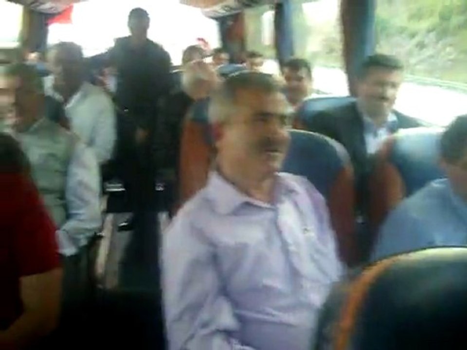 Sivas Vadiye  Ali Turan'a Destek Yolunda Otobüste Söylenen Türkü