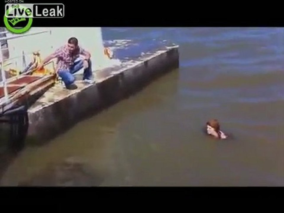 Frau versucht, sich umzubringen, aber nicht