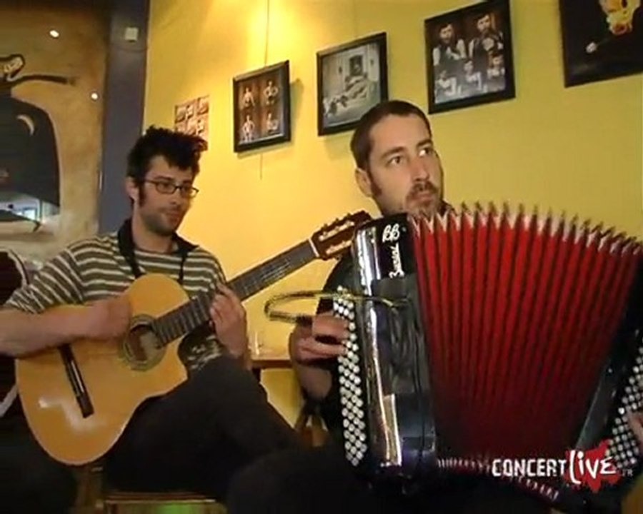 Les Hurlements d'Léo : "Nous sommes issus de l'école de la scène"