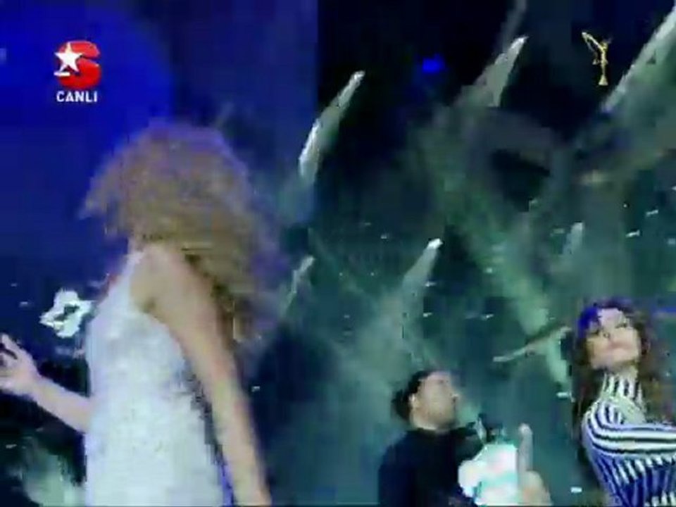 Hadise - Superman
