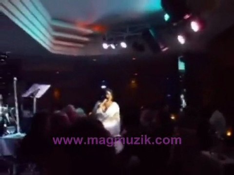 Bulent Ersoy - Olanlar Oldu Gecti Canli Performans (GÜnay Sahne 2011)