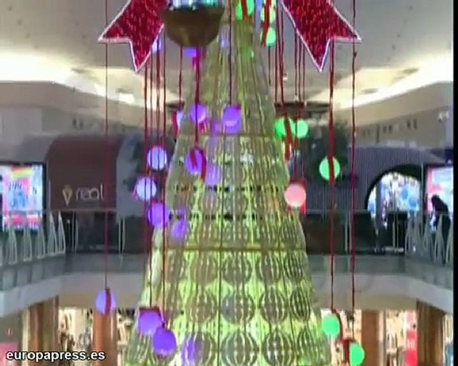 Victorio y Lucchino decoran un centro comercial