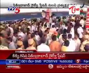 Y.S.Jagan's SKKM Odarpu Yatra on Faluknuma Exp @ Sec Rly Station