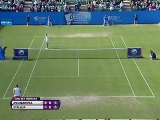 Eastbourne - Grande Stosur, Zvonareva KO